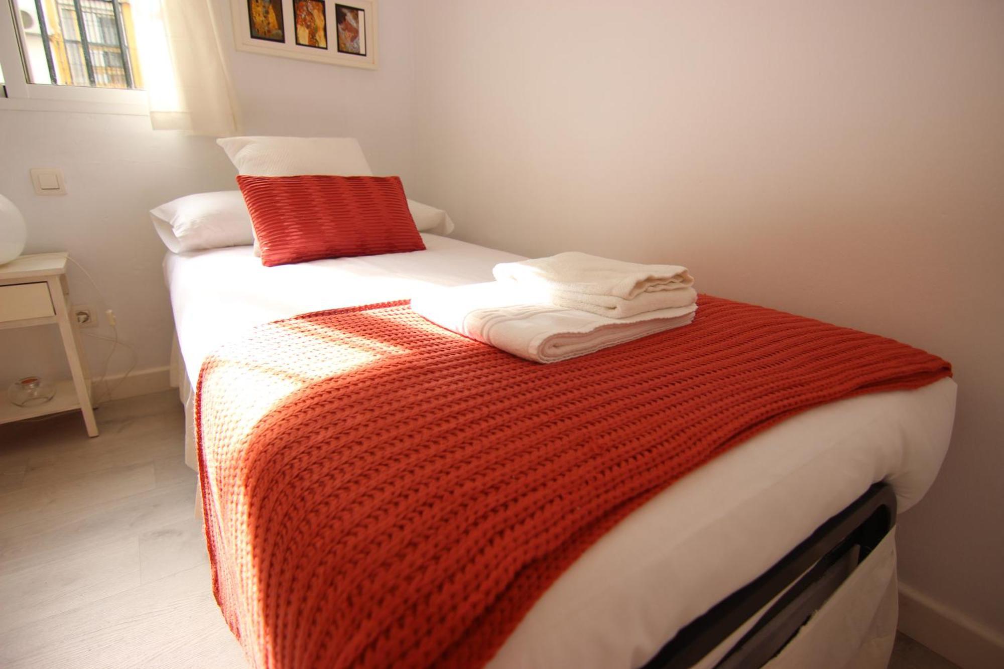Rentalsevilla Espacioso Apartamento En La Alameda De Hercules Con Parking 외부 사진